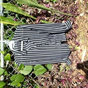 Newport News size 8 striped vertical v-neck blouse